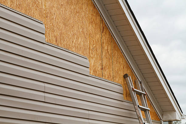 Professional Vinyl Siding technician working in Lancaster, OH